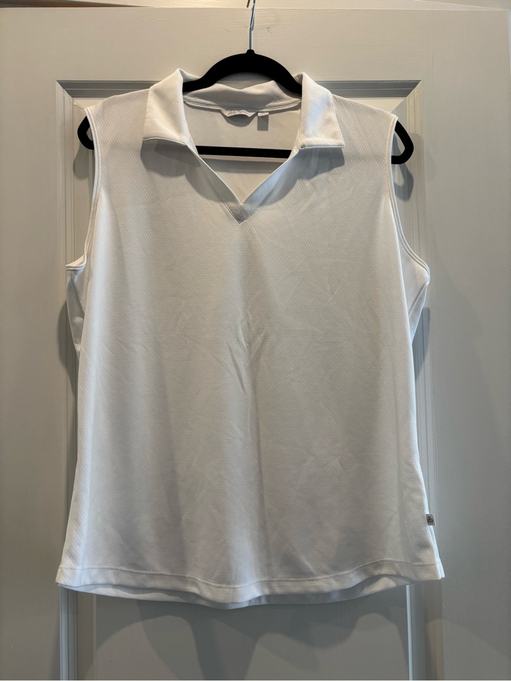 Lady Hagen White Sleeveless V-Collar Golf Tank
